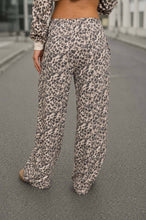 Load image into Gallery viewer, LEOPARD DRAWSTRING WIDE LEG LOUNGE PANTS: CREAM MULTI
