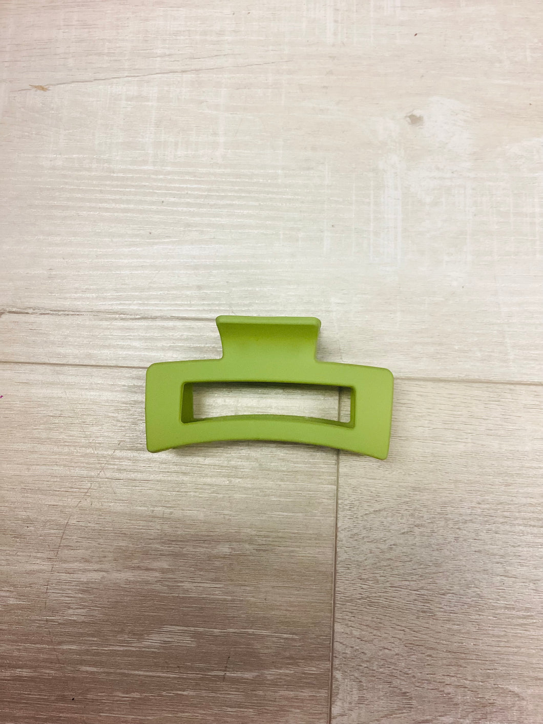 Square green claw clip