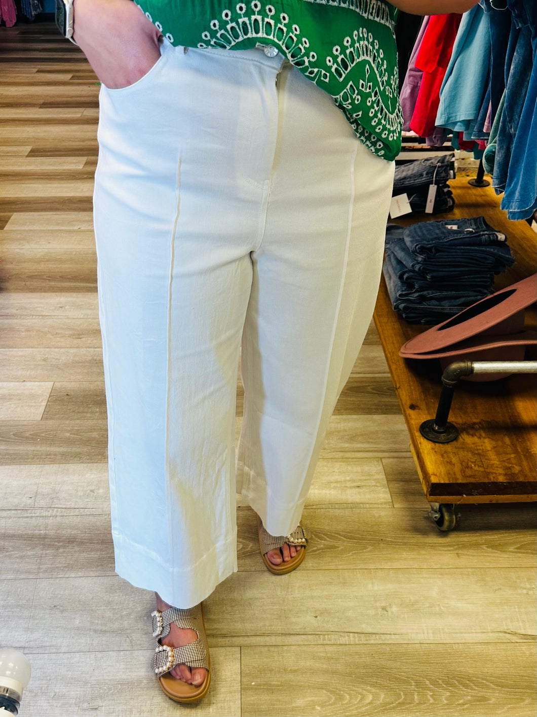 White Wide Leg Jeans with Lined Seam