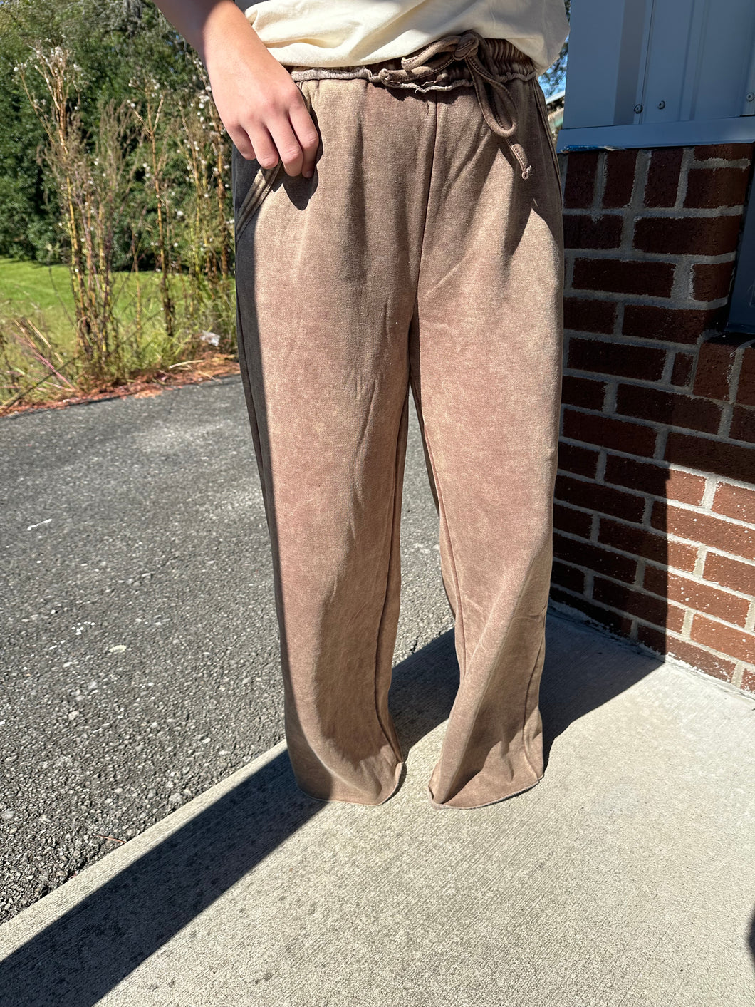 Mocha washed wide leg joggers