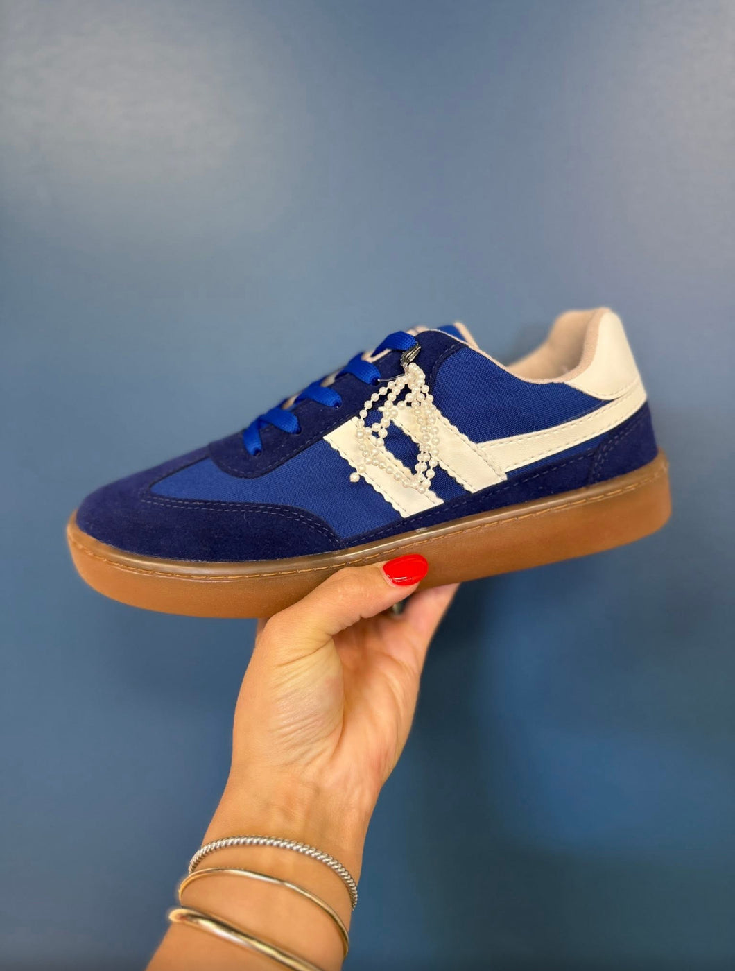 Blue bow tennis shoes