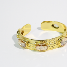 Load image into Gallery viewer, Queen Glow Bangle
