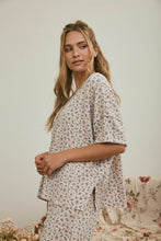 Load image into Gallery viewer, DITSY FLORAL V NECK SHORT SLEEVE RIBBED KNIT TOP: KHAKI MULTI
