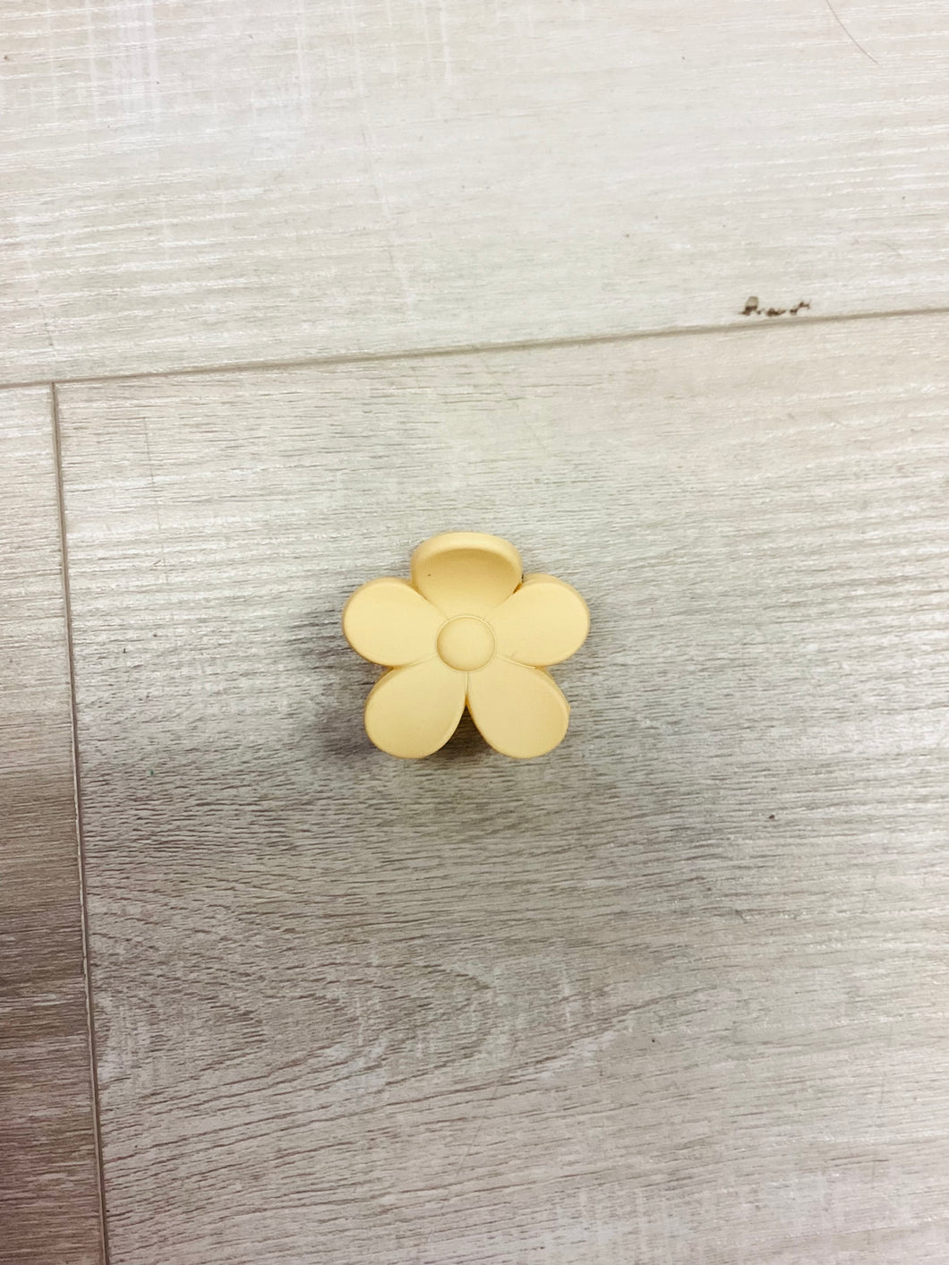 Tiny cream flower clip