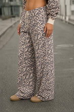 Load image into Gallery viewer, LEOPARD DRAWSTRING WIDE LEG LOUNGE PANTS: CREAM MULTI
