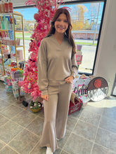 Load image into Gallery viewer, Light Brown Set
