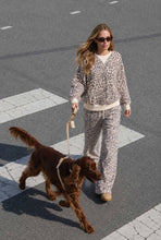 Load image into Gallery viewer, LEOPARD BOXY V-INSERT LONG SLEEVE KNIT TOP: CREAM MULTI
