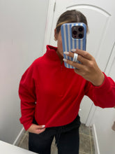 Load image into Gallery viewer, Quarter zip pull over

