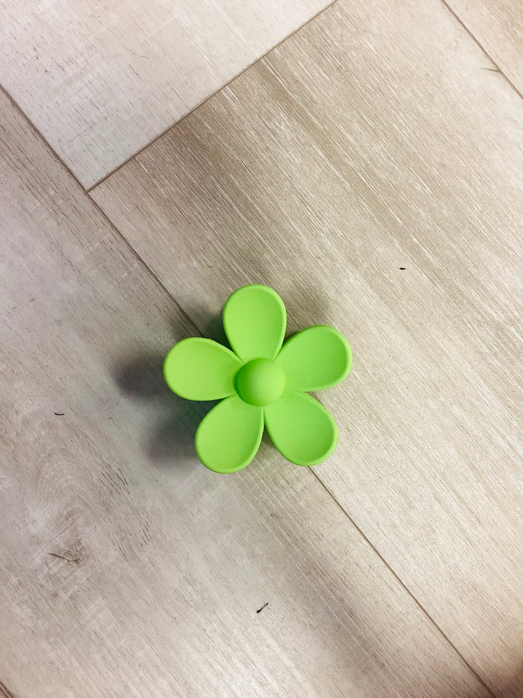 Green flower clip