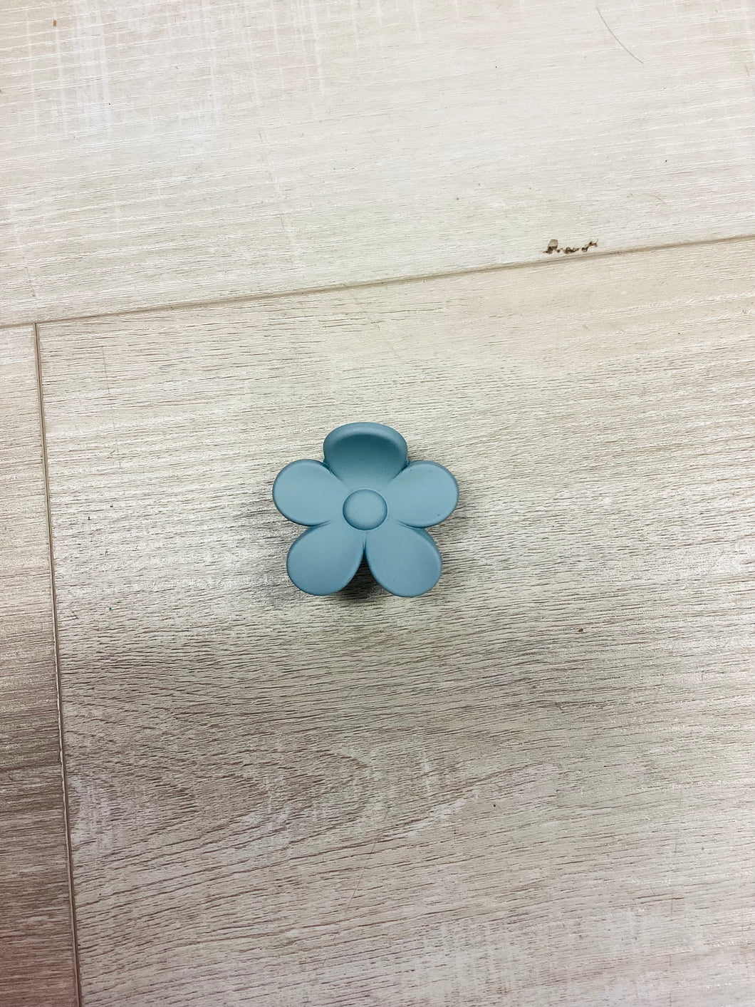 Tiny gray flower clip