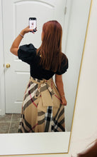 Load image into Gallery viewer, Black printed maxi dress
