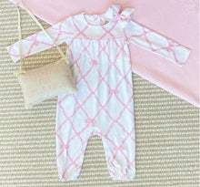 Load image into Gallery viewer, Long Sleeve Penny&#39;s Playsuit
Belle Meade Bow
