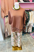 Load image into Gallery viewer, Lace Hem Tunic Top
