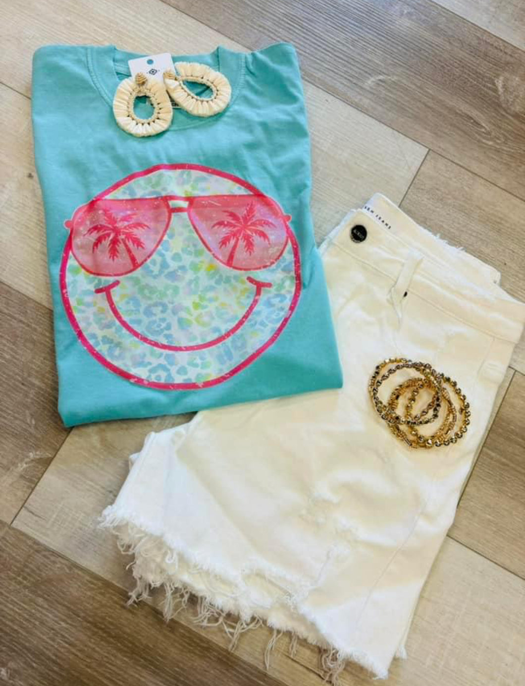 Comfort color sunglass smiley tee