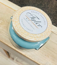 Load image into Gallery viewer, Tyler candle “RESORT”
