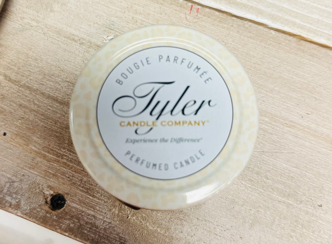 Tyler candle “Cinnabuns”