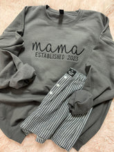 Load image into Gallery viewer, Mama established crewneck

