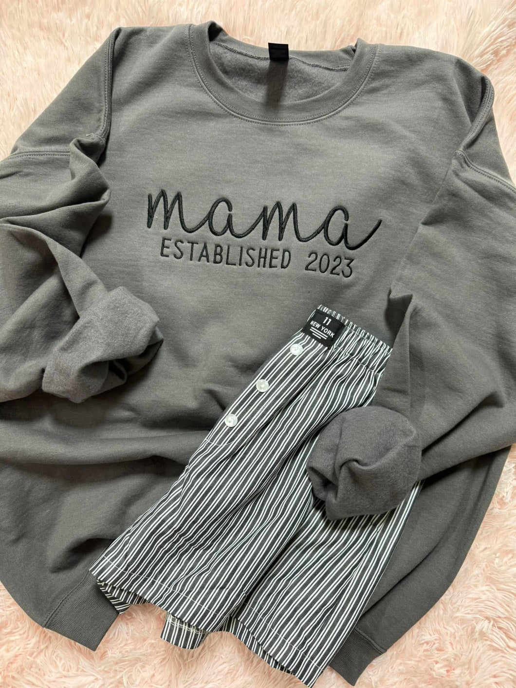 Mama established crewneck