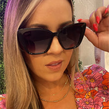Load image into Gallery viewer, Callie Black Ombre Sunglasses
