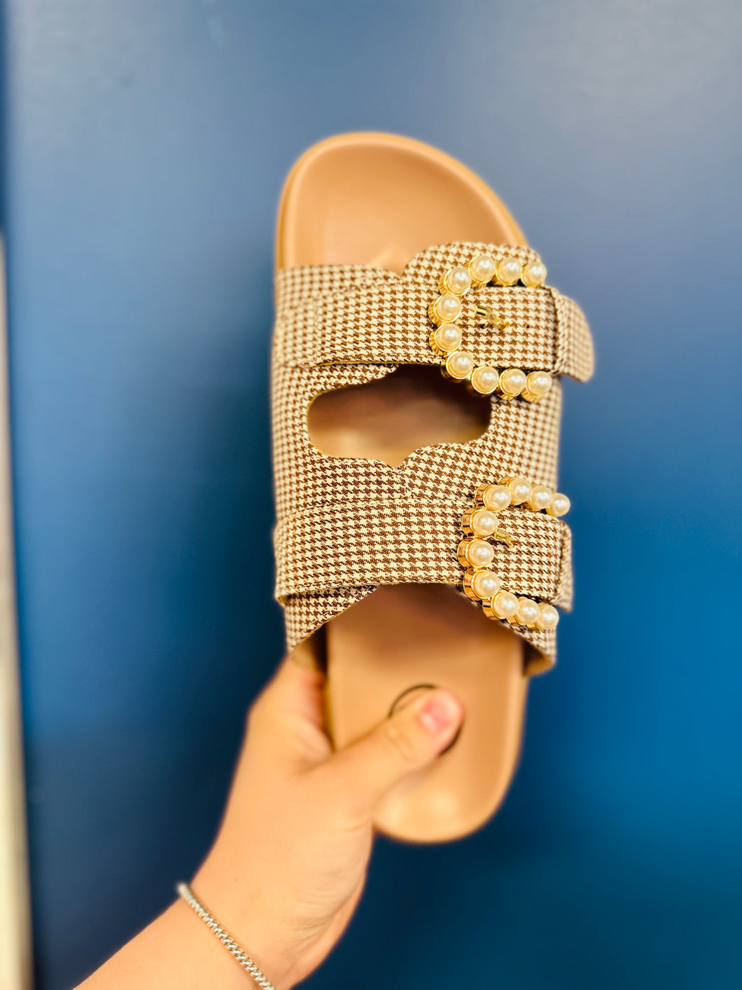 Kelly Nude Check Slides With Pearls