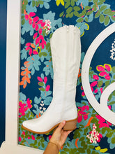 Load image into Gallery viewer, White cowgirl boots
