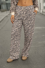 Load image into Gallery viewer, LEOPARD DRAWSTRING WIDE LEG LOUNGE PANTS: CREAM MULTI
