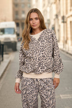 Load image into Gallery viewer, LEOPARD BOXY V-INSERT LONG SLEEVE KNIT TOP: CREAM MULTI
